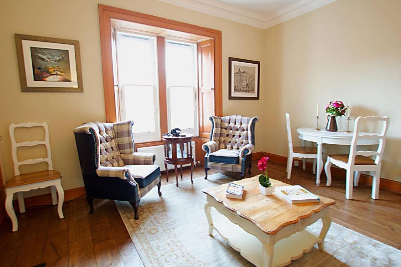 Joivy Classic Apt With Castle Views In Old Town Edinburgh Luaran gambar